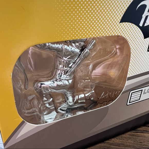 Hoodies Green Arrow Collectible Auto Ornaments, Loot Crate Exclusive - Picture 3 of 11